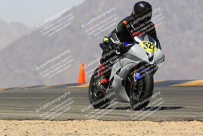 media/Apr-10-2022-SoCal Trackdays (Sun) [[f104b12566]]/Turn 9 (130pm)/